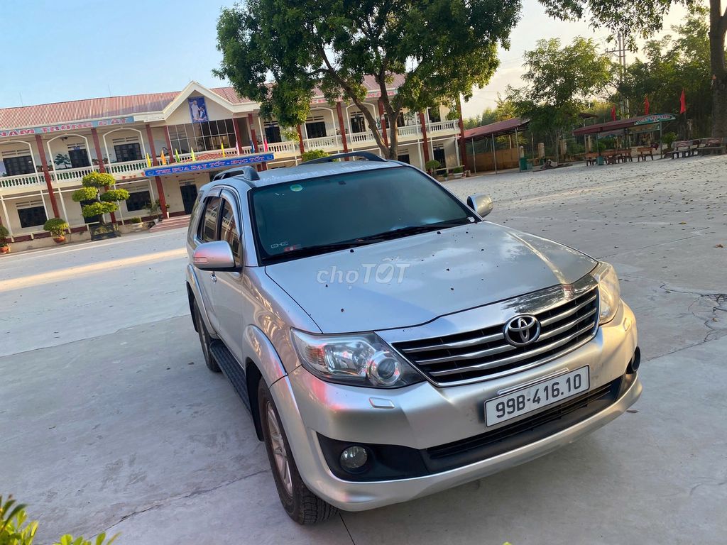 Toyota Fortuner 2013 Số sàn Bạc 7 chỗ