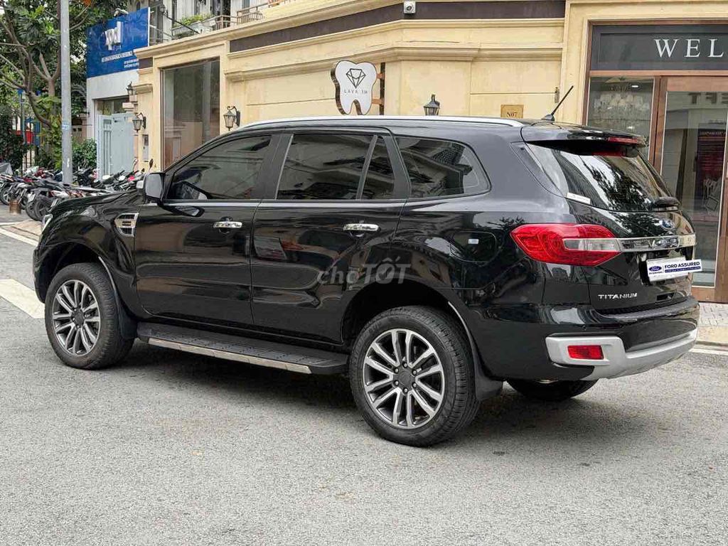 Ford Everest 4x4 2021 — 18 000 км, номер Хошимина, 1 аккуратный владелец
