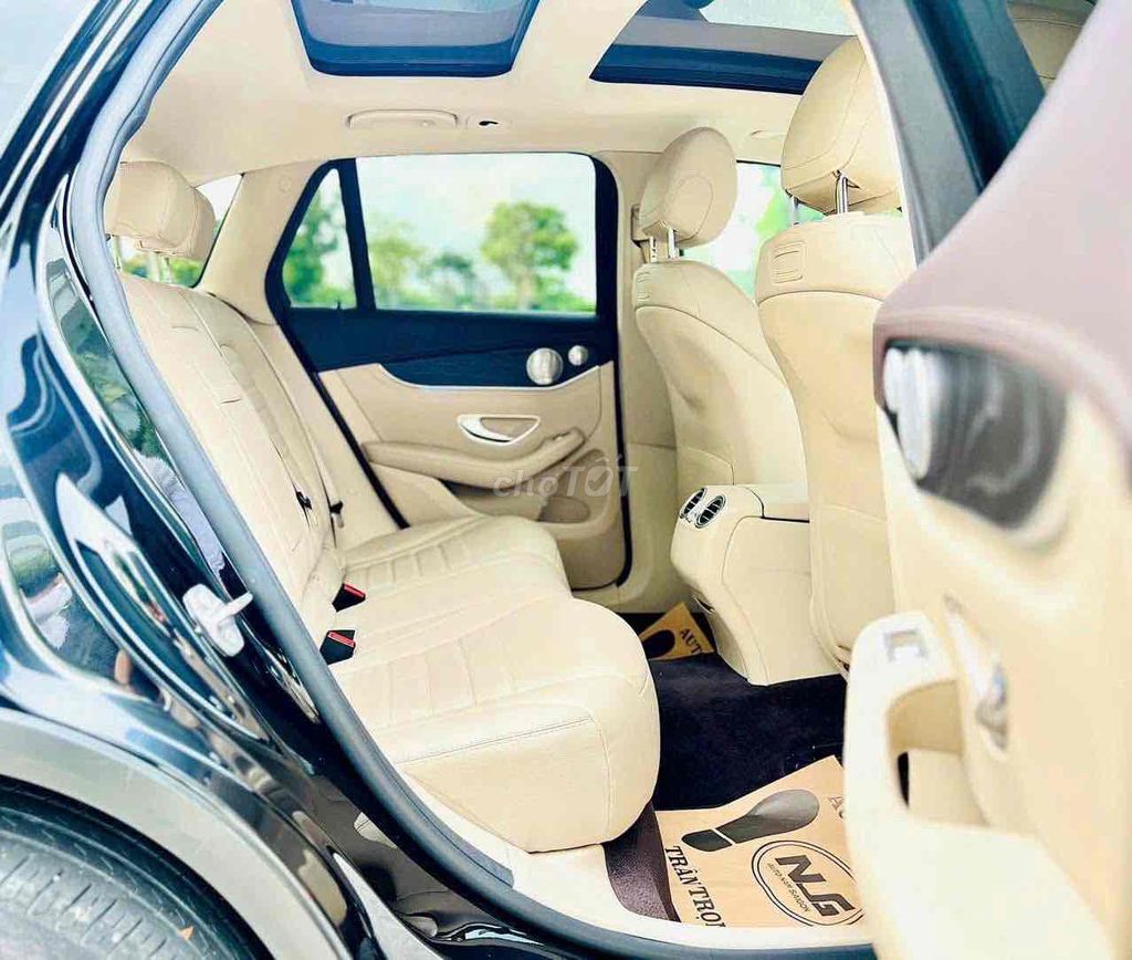 Mercedes-Benz GLC 300 4matic 2017 Đen. Mua bán Ô tô tại Quận 8 Tp Hồ Chí Minh được đăng bởi Cửa hàng ô tô cũ TRUST CARS hình 10
