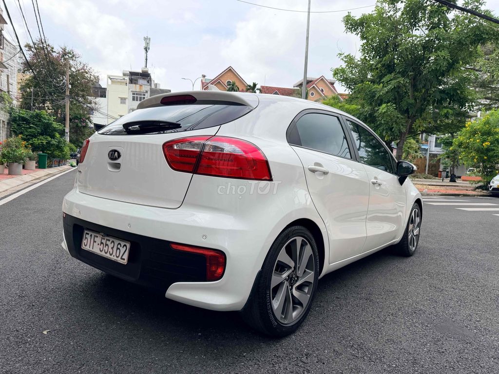 Kia Rio 1.4 AT хэтчбек 5 мест 2015 Корея