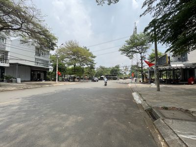 Một cặp góc MT đường Phạm Thế Hiển đường 30m 240 m2, rất tiện KD