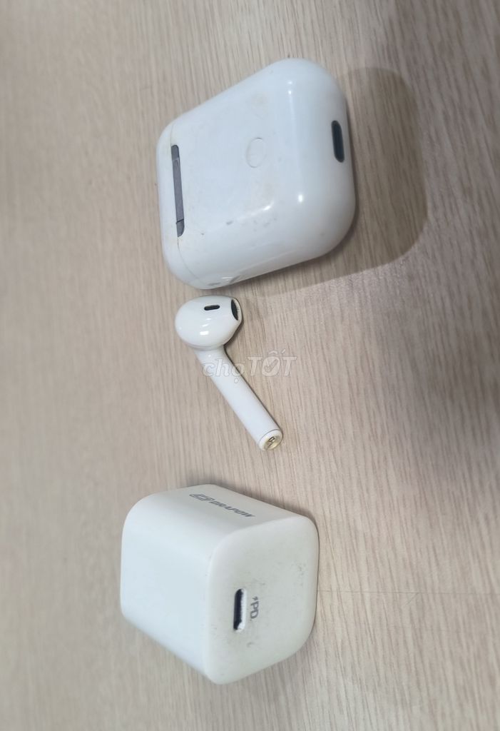 Bán phụ kiện (cục sạc + taj AP) giá 100k