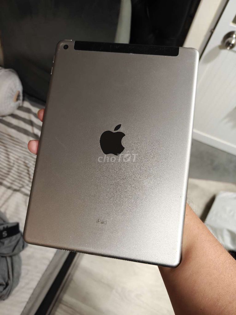 IPad Gen 6 128gb 4G+Wifi icloud ẩn full zin. Mua bán Máy tính bảng tại Quận 5 Tp Hồ Chí Minh được đăng bởi Strawberry Táo hình 1