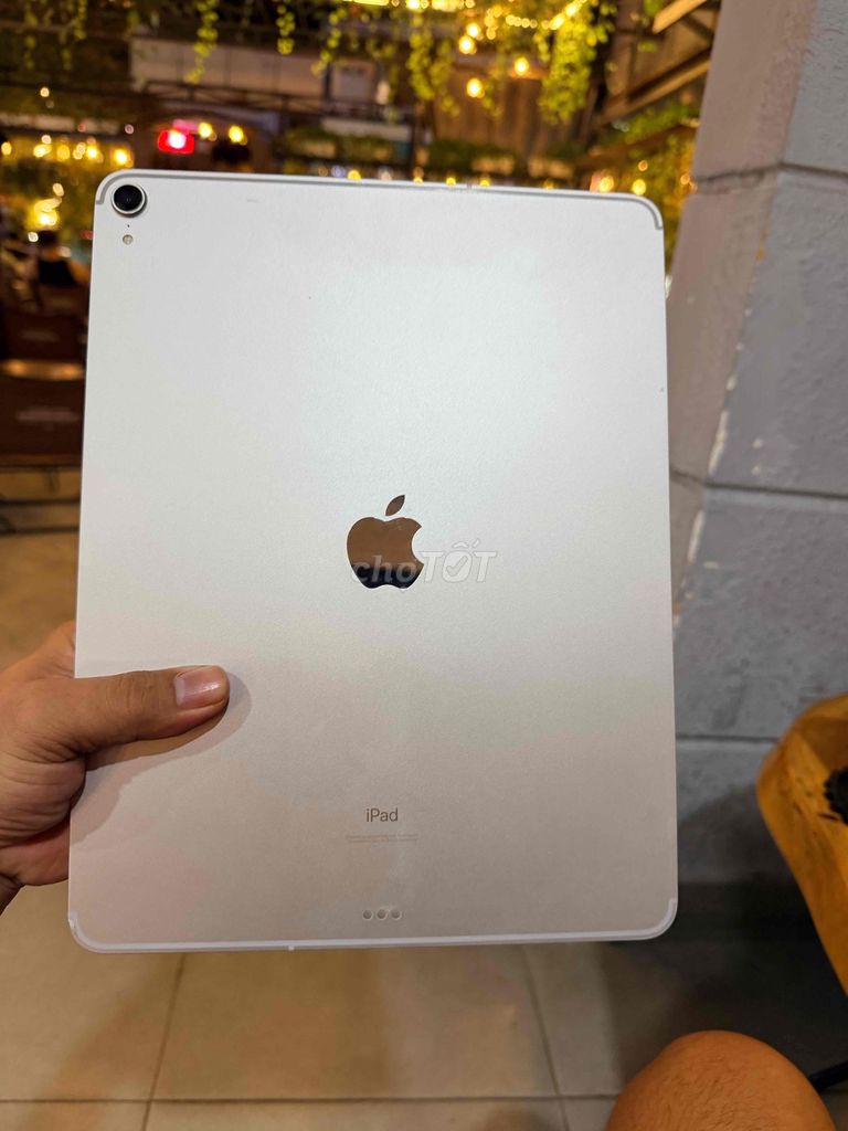 Apple iPad Pro 2018 Bạc 64GB 12.9 inch. Mua bán Máy tính bảng tại Quận 12 Tp Hồ Chí Minh được đăng bởi Hoàng Nhân hình 1
