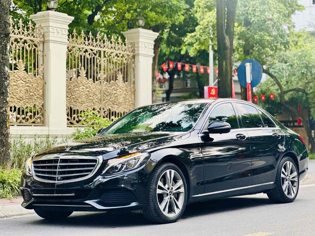 Mercedes C250 Exclusive 2018 màu đen siêu đẹp. Mua bán Ô tô tại Quận Cầu Giấy Hà Nội được đăng bởi Cao Quý hình 3