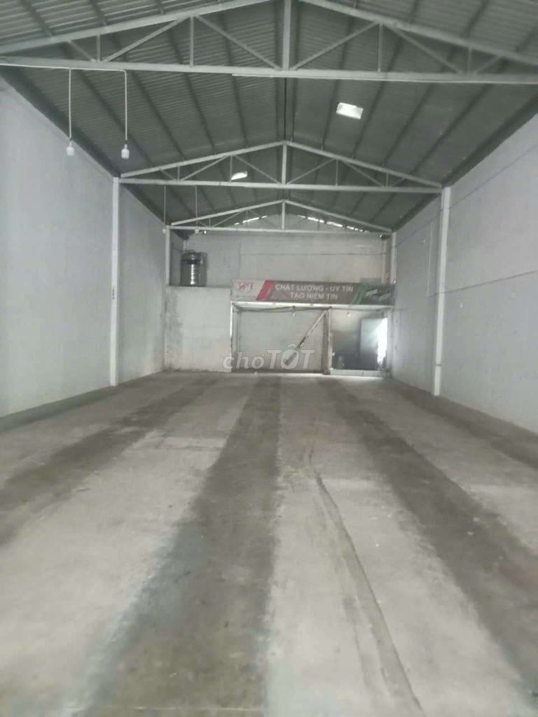 KHO XƯỞNG 10X30M GÁC 10OM ĐƯỜNG XE TẢI ĐẬU CỬA SX ĐA NGÀNH NGHỀ