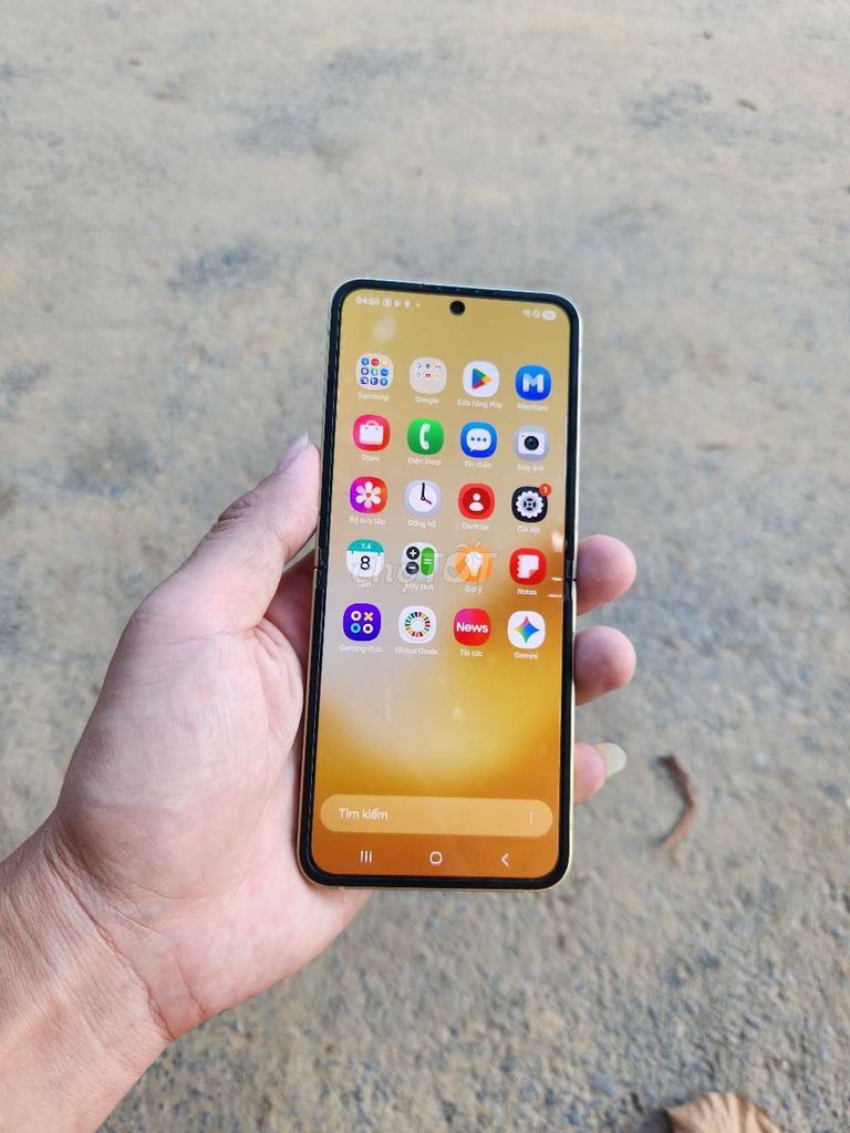 Samsung Z Flip 6 5G 12GB/512GB Vàng. Mua bán Điện thoại tại Quận Sơn Trà Đà Nẵng được đăng bởi Phạm Công Tỉnh hình 1