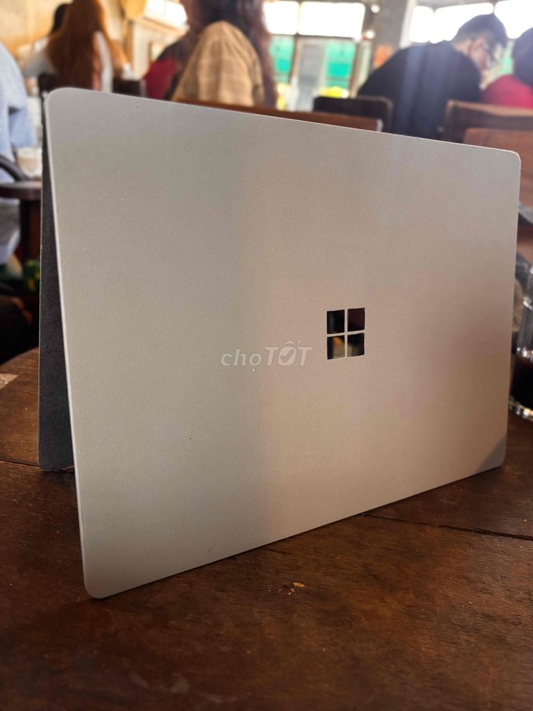Microsoft Surface Laptop 2 i7 16GB/256GB. Mua bán Laptop tại Quận Phú Nhuận Tp Hồ Chí Minh được đăng bởi TIENPHAT hình 1