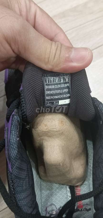 Giày Size 41 SKECHERS PUNCH
chính hãng new Fullbox