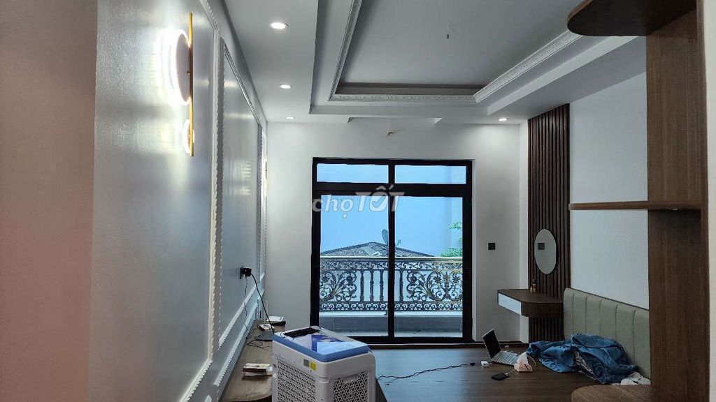 Cho thuê nhà Hoa Lâm, Phường Đức Giang, Dt 35m2 x 5 tầng giá 10tr