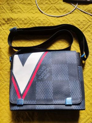 Túi chéo Louis Vuitton rất đẹp