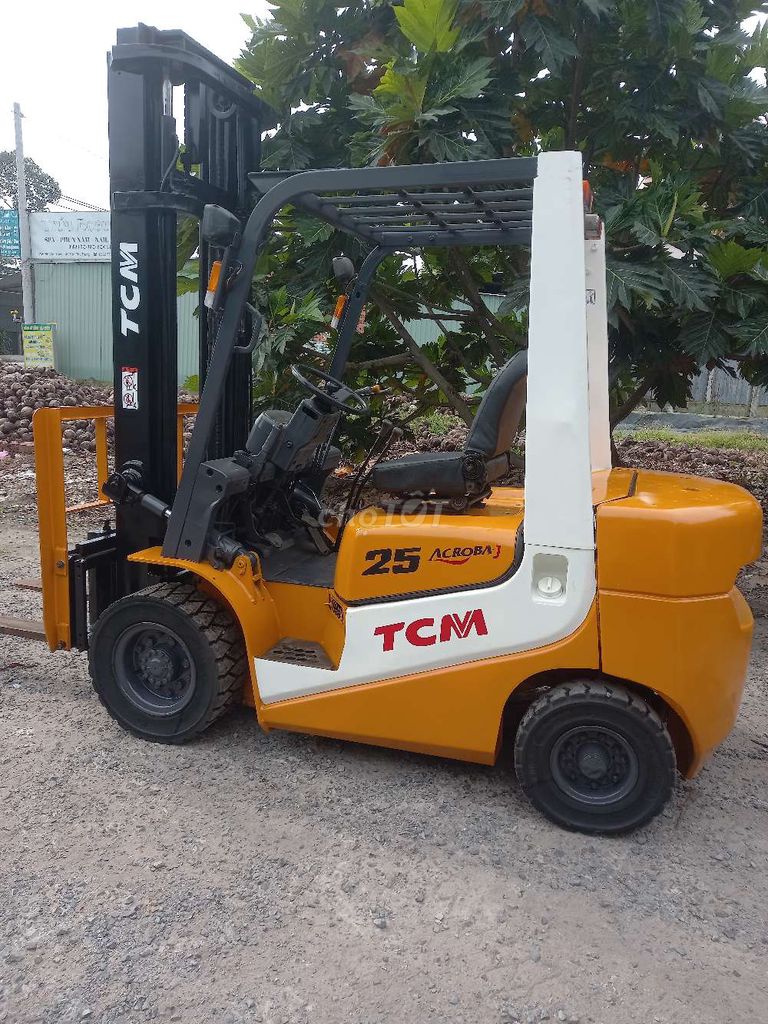 Bán xe nâng TCM 2,5t máy dầu số sàn khung cao 4m