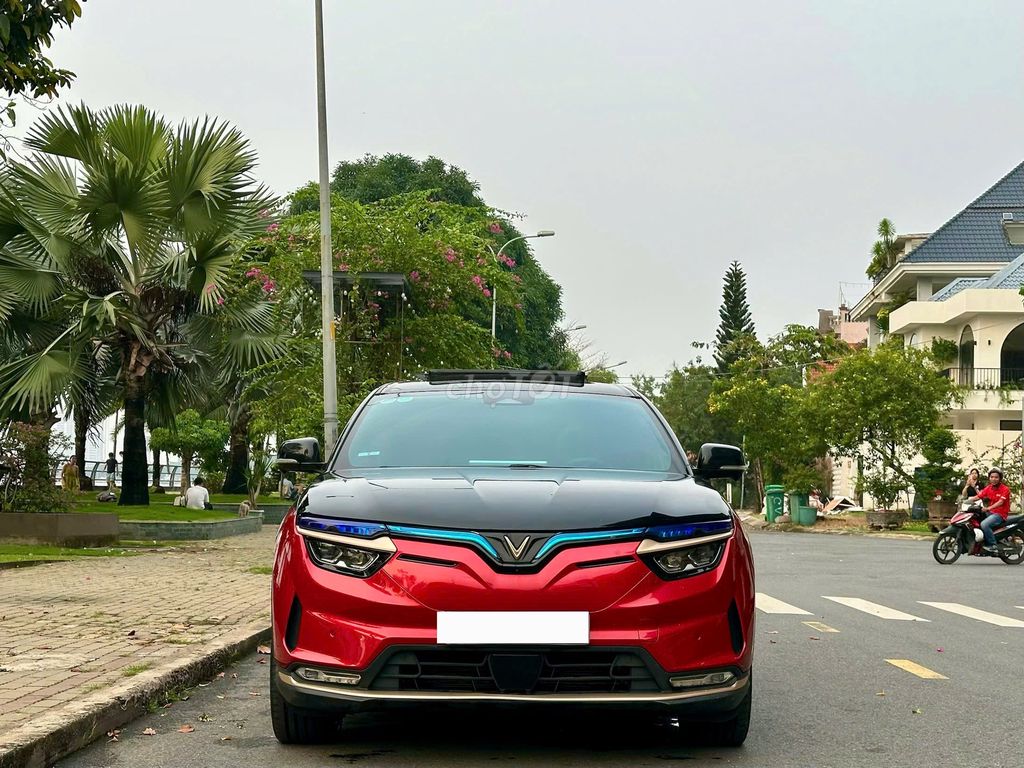 VinFast VF8 Plus 2024 батарея в собственности с безлимитной зарядкой, семейный автомобиль