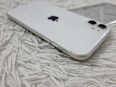 Iphone 11 trắng 64 Fullbox Đẹp 99% mới xài 6 tháng