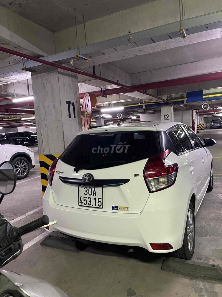Тойота Ярис хэтчбек белый с автоматической коробкой передач