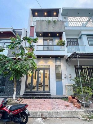 NHÀ Ở CÁCH VSIPIII CHỈ 3 PHÚT. Mua bán nhà ở tại Thị xã Tân Uyên Bình Dương được đăng bởi Hoa Lam