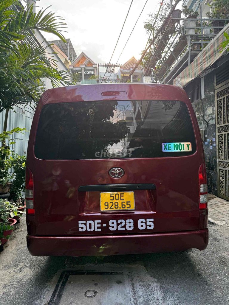 Toyota Hiace Dầu 3 chỗ Đỏ