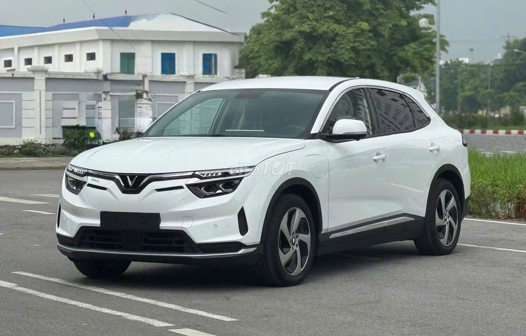 Vinfast VF8 Eco 2022 Trắng Cực Đẹp. Mua bán Ô tô tại Thành phố Thái Nguyên Thái Nguyên được đăng bởi Vinfast Ocean Park Gia Lâm Hà Nội hình 3