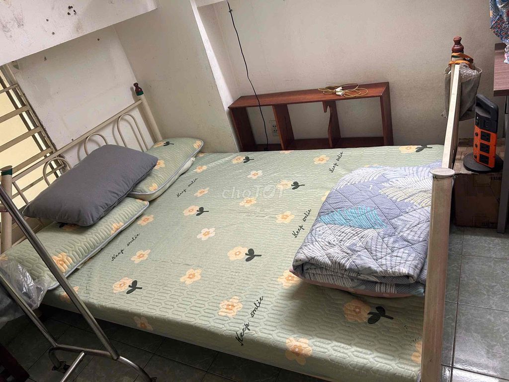 Giường sắt 1m4 x 2m màu Kem. Mua bán Giường, chăn ga gối nệm tại Thành phố Dĩ An Bình Dương được đăng bởi Bich Tram Nguyen hình 1