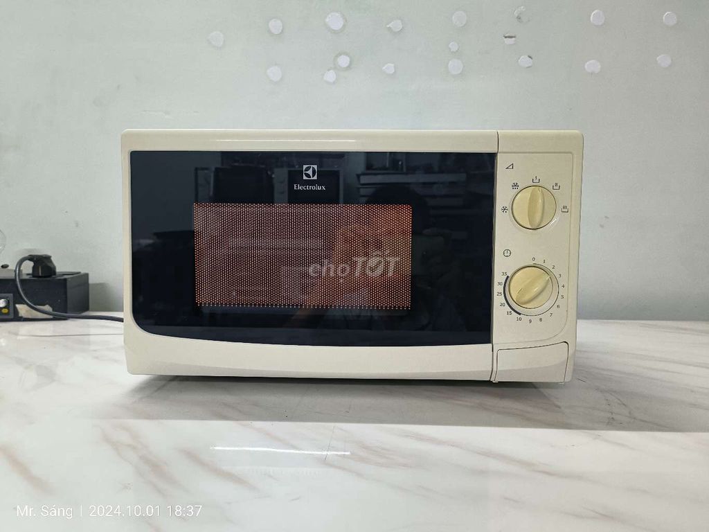 Lò vi sóng Electrolux 20L. Bh 1 tháng