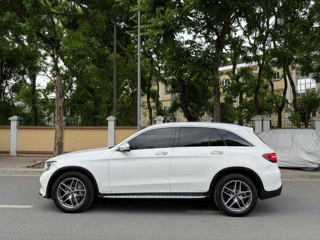 Mercedes Benz GLC 2019 300 4Matic - 95000 км