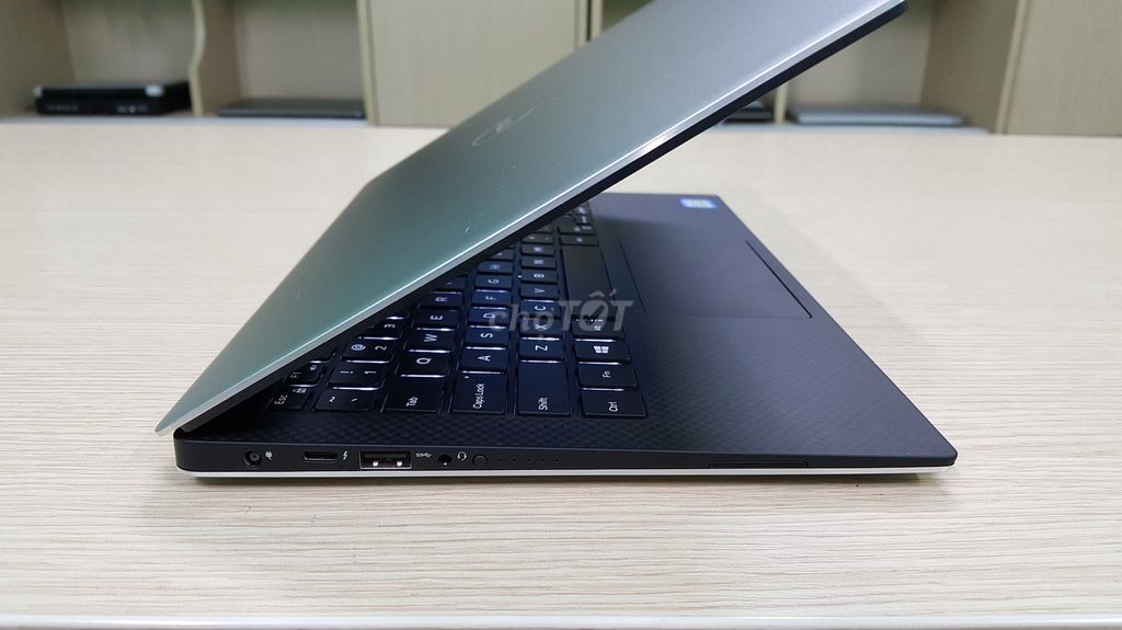 Chỉ 5tr5 DELL XPS 9343 i5 vỏ nhôm bạc đẹp tựa TÁO. Mua bán Laptop tại Quận 10 Tp Hồ Chí Minh được đăng bởi Đinh Thị Hoài hình 1