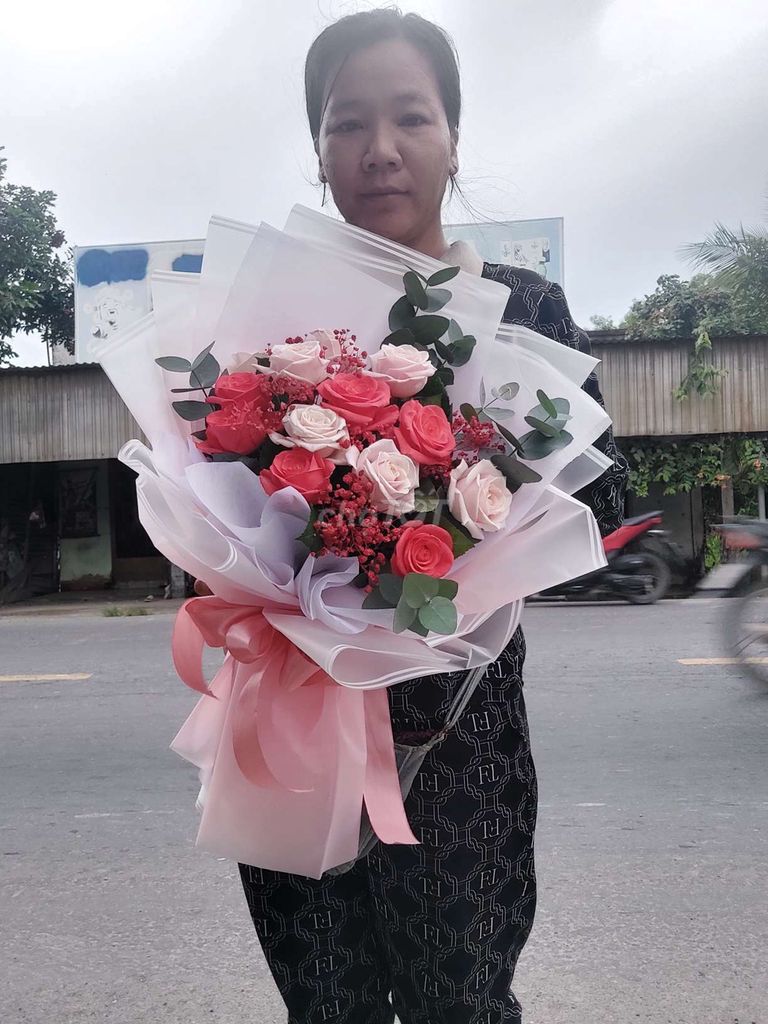 Bó hoa tươi tại giao long. Dịch vụ tại Huyện Châu Thành Bến Tre được đăng bởi Út Nhàn Nguyễn hình 2