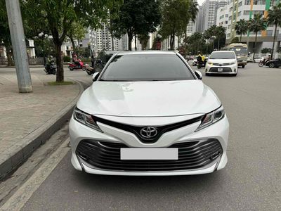Toyota Camry 2021, Trắng, 60000km, giá 868 tri
