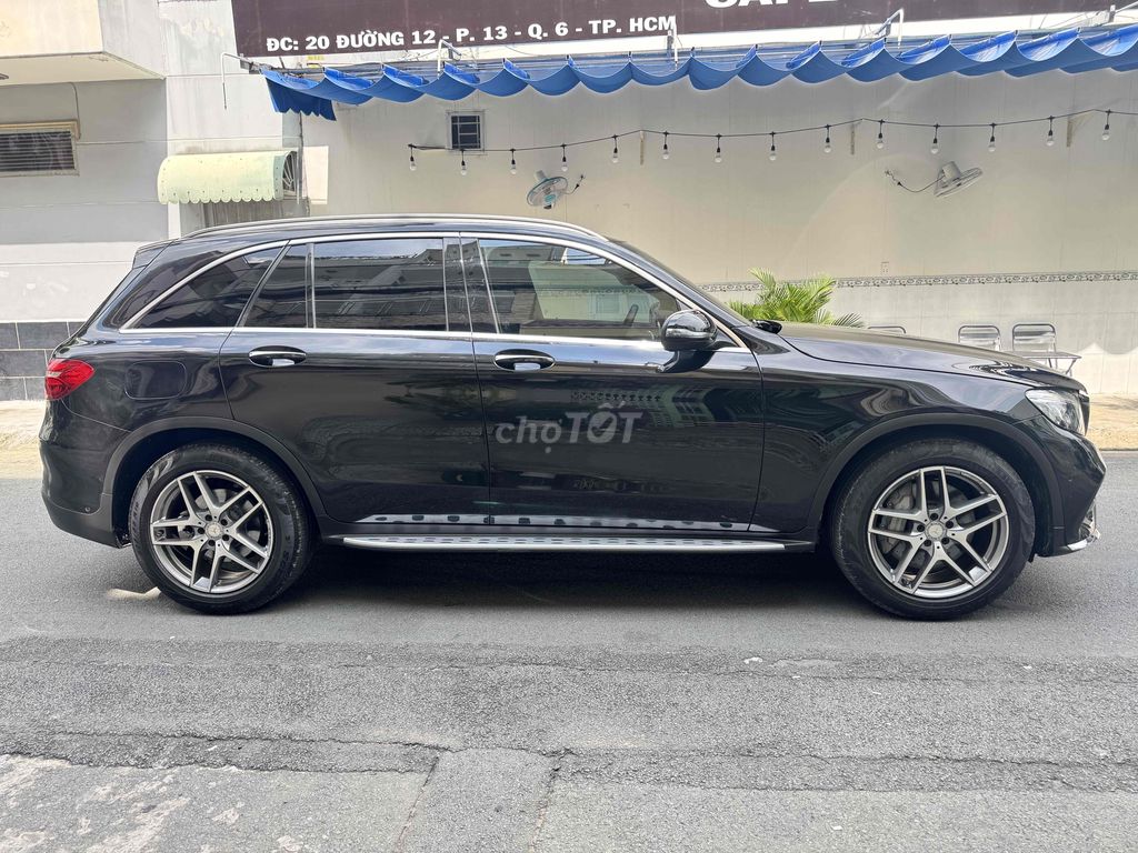 Mercedes Benz GLC300 4matic model  2017 - 62000 km. Mua bán Ô tô tại Quận 11 Tp Hồ Chí Minh được đăng bởi quan hình 3