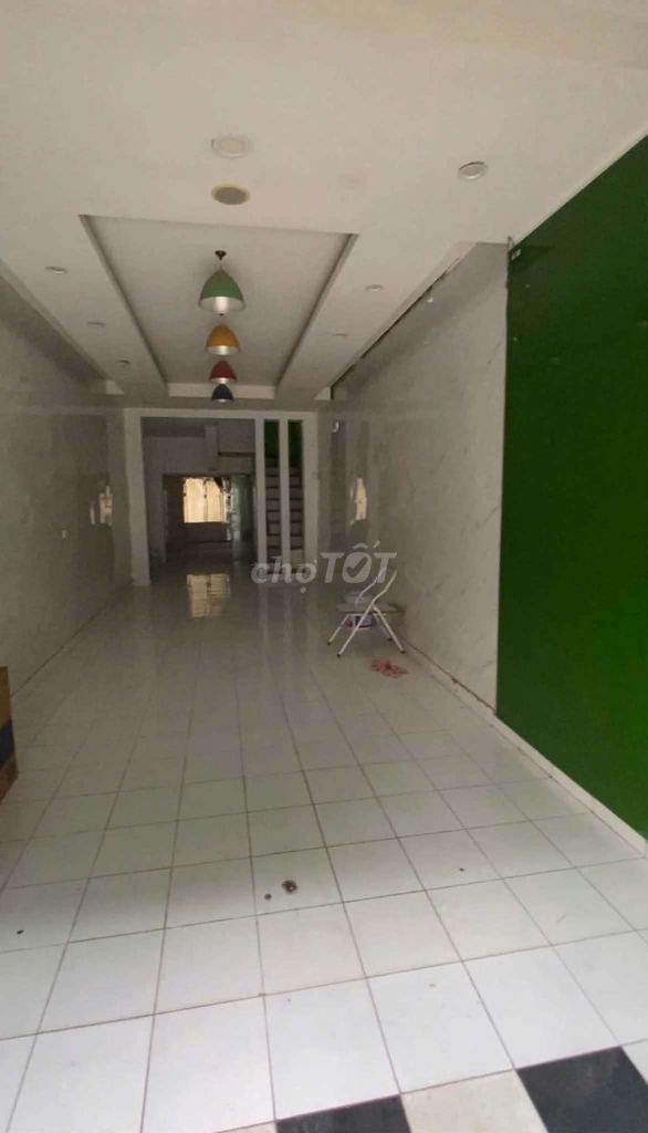 Дом в переулке на улице Нгуен Кхиен, парковка для авто, 3 этажа