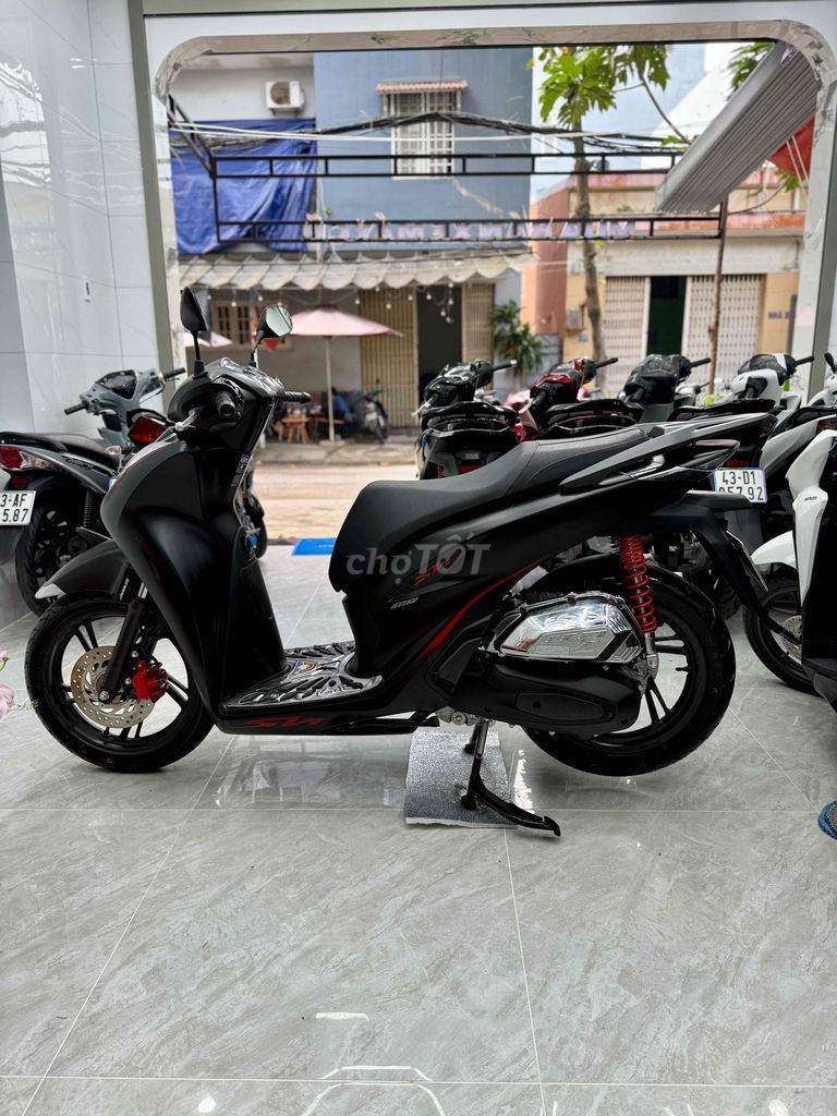 Honda SH 160i 2025 Đen 1000 km. Mua bán Xe máy tại Quận Liên Chiểu Đà Nẵng được đăng bởi Thành Đại   hình 5