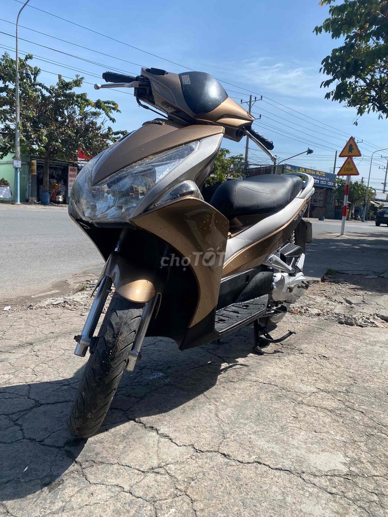 cần bán xe ab 2015 dệp êm zin. Mua bán Xe máy tại Thành phố Dĩ An Bình Dương được đăng bởi Đăng khoa hình 4