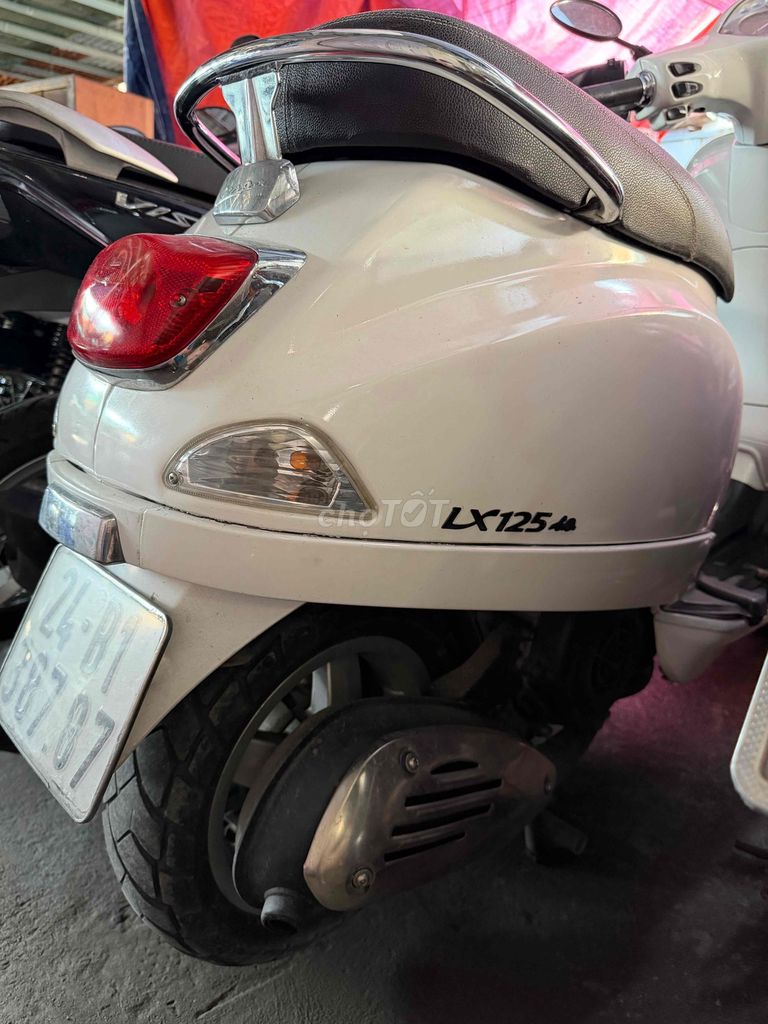 Piaggio Vespa LX FI 125 куб. см 2013. Красивый автомобильный двигатель