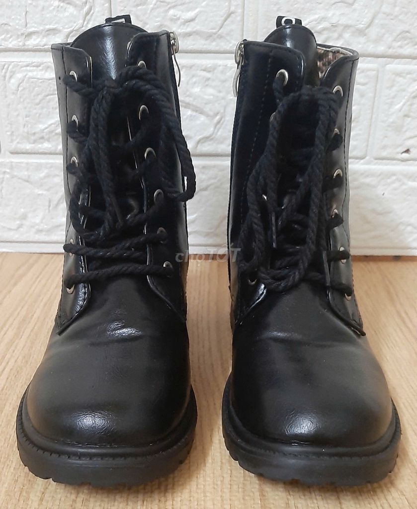 Đôi Giày Boots Bằng Da Tổng Hợp; Size 36; Màu Đen.