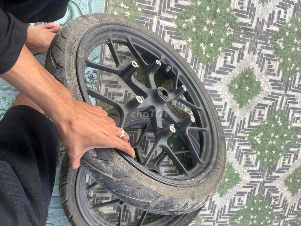 Mâm xe máy Honda Sonic Đen Hợp kim. Mua bán Phụ tùng xe tại Huyện Bắc Tân Uyên Bình Dương được đăng bởi Nguyễn Văn Đức hình 3