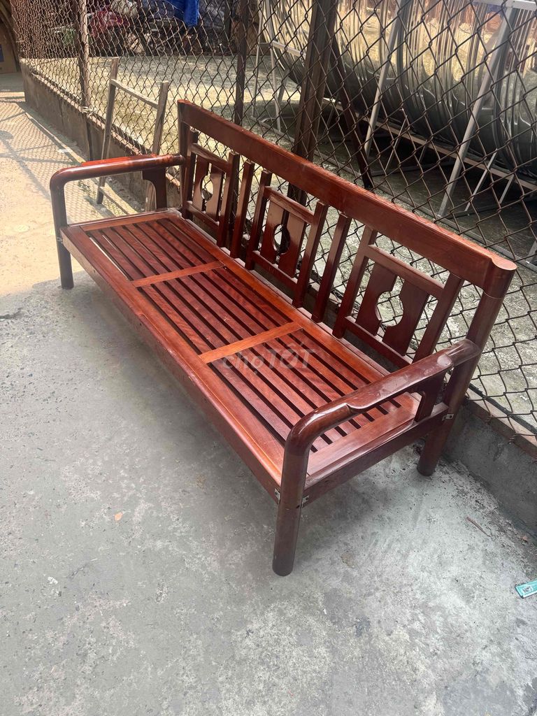 Ghế băng gỗ màu Nâu đỏ. Mua bán Bàn ghế tại Quận Thanh Xuân Hà Nội được đăng bởi Hưng hình 1