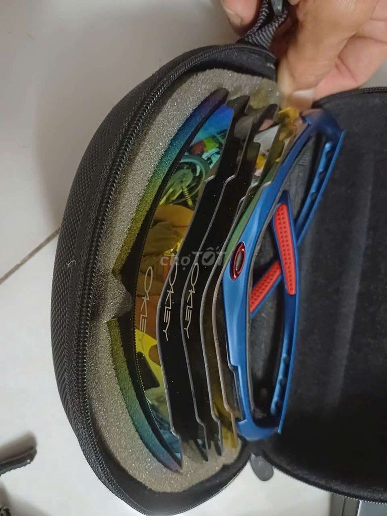 Kính thể thao Oakley Xanh dương Chống tia UV. Mua bán Phụ kiện thời trang khác tại Quận Gò Vấp Tp Hồ Chí Minh được đăng bởi luxury  hình 1