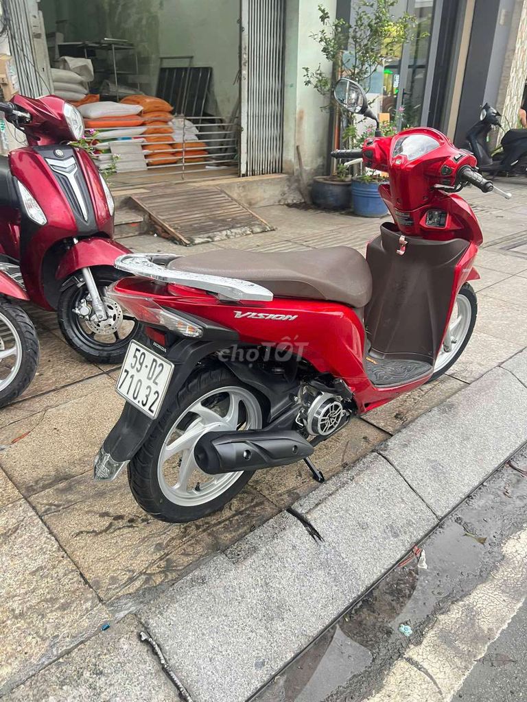 Красный Honda Vision 2029 б/у