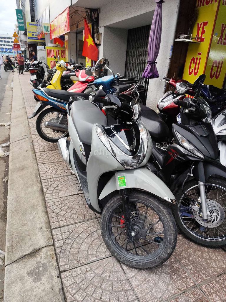 Xe đẹp cần bán gấp cho người cần nhé các bạn ơi. Mua bán Xe máy tại Quận Phú Nhuận Tp Hồ Chí Minh được đăng bởi Hiếu Nguyễn hình 6