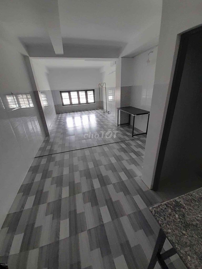 cho thuê phòng rộng hơn 45m2 gần ngã tư thủ đức