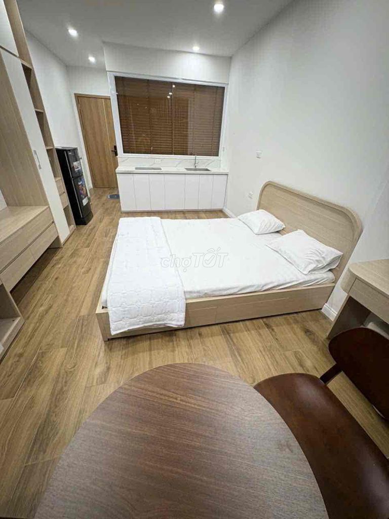 cần cho thuê căn hôi xây mới thang máy mặt phố 496 xã đàn 35 m2