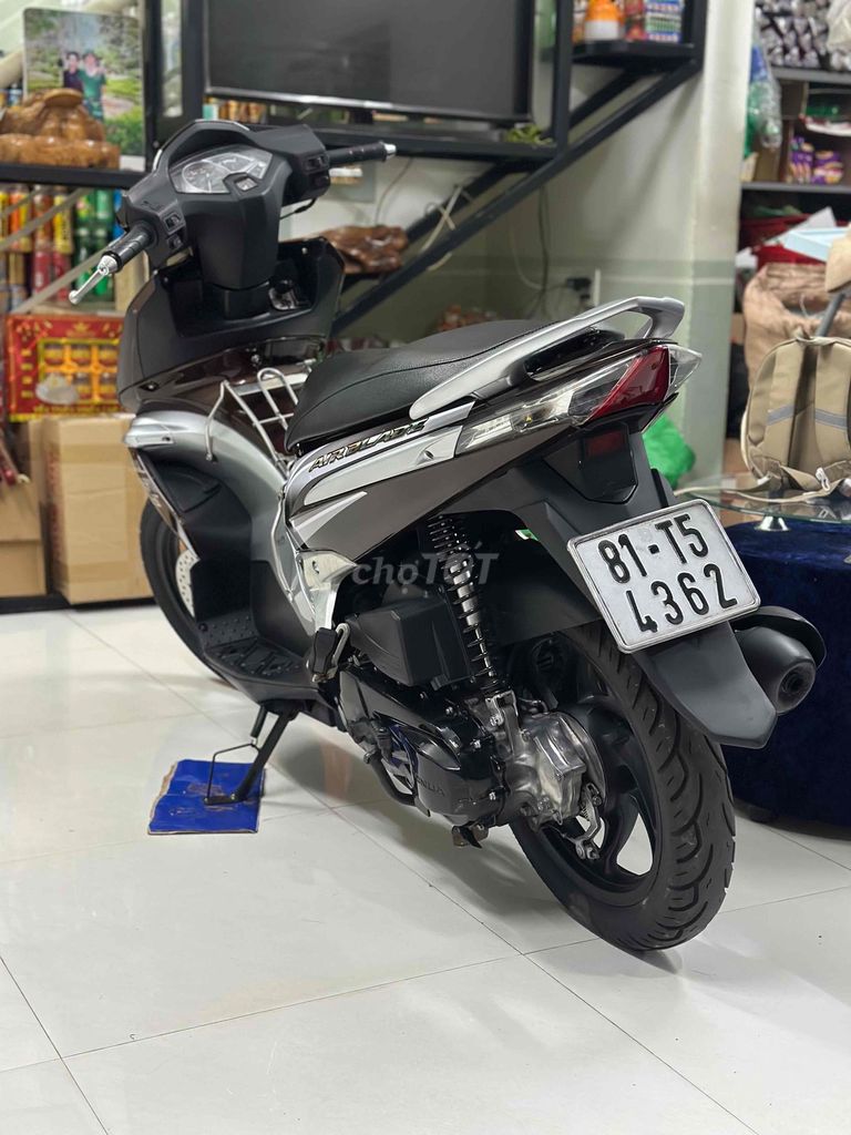 Honda Air Blade 2010 màu Nâu bạc. Mua bán Xe máy tại Thành phố Pleiku Gia Lai được đăng bởi Xe Máy Nguyễn Vũ Gialai hình 5