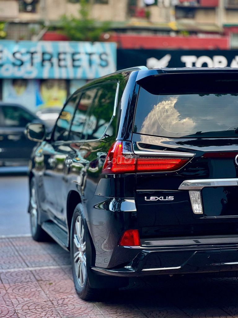 Lexus LX570 Trung Đông 2017 nội thất kem, bền sang. Mua bán Ô tô tại Quận Long Biên Hà Nội được đăng bởi Long Biên Cars hình 7