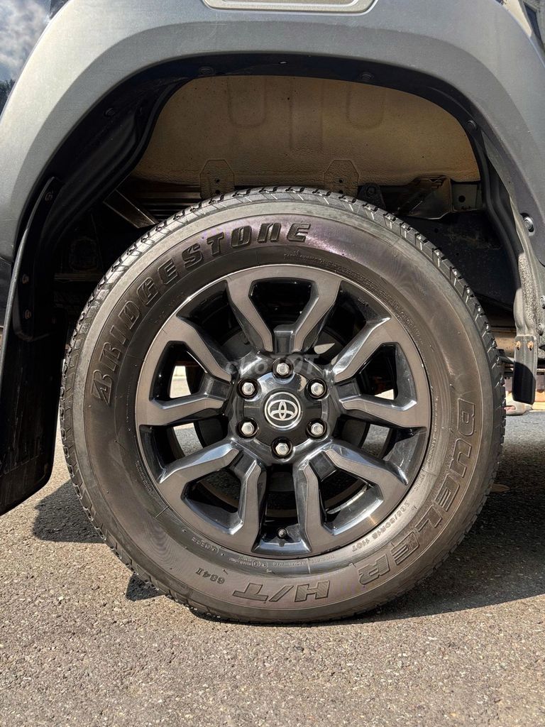 Bán Toyota Hilux 2021 Adventure 2.8 AT 4X4 Đen. Mua bán Ô tô tại Thành phố Thủ Đức Tp Hồ Chí Minh được đăng bởi Đinh Ngọc Tuyển hình 10