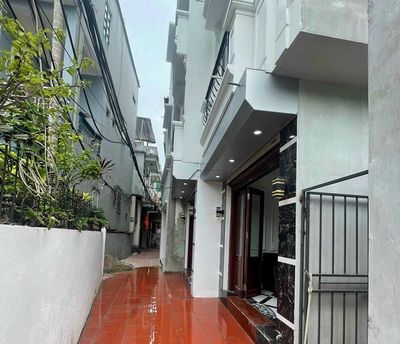Nhà 68m2 2 mặt thoáng, nội thất cao cấp, trung tâm,ngõ xe cải tiến vào