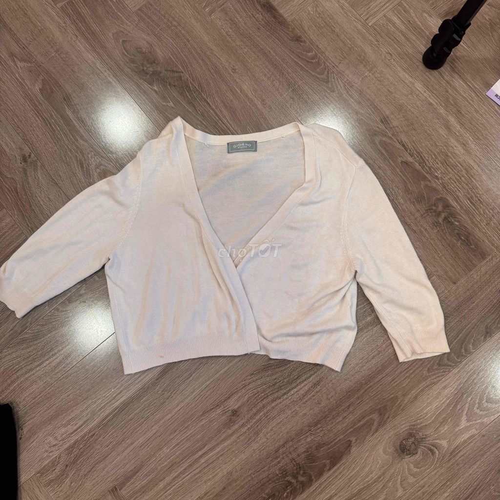 Áo cardigan nữ dệt kim tay lửng size L. Mua bán Quần áo tại Quận 6 Tp Hồ Chí Minh được đăng bởi Thriftshop Ifla hình 1