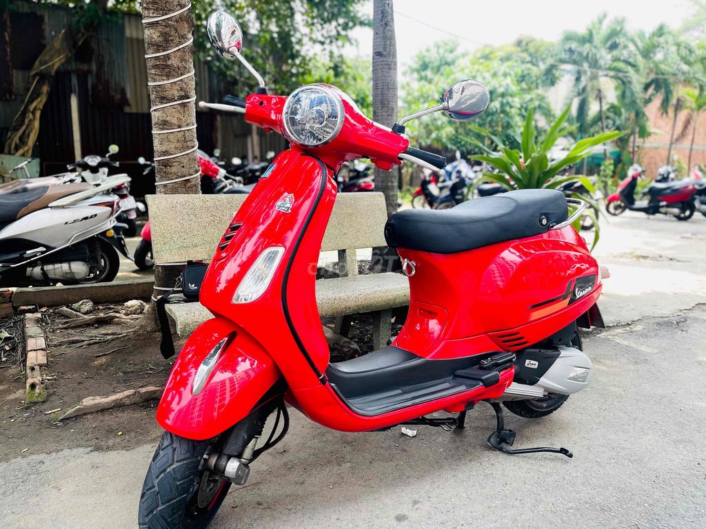 Пьяджо Веспа LX iGet Red 3000 км