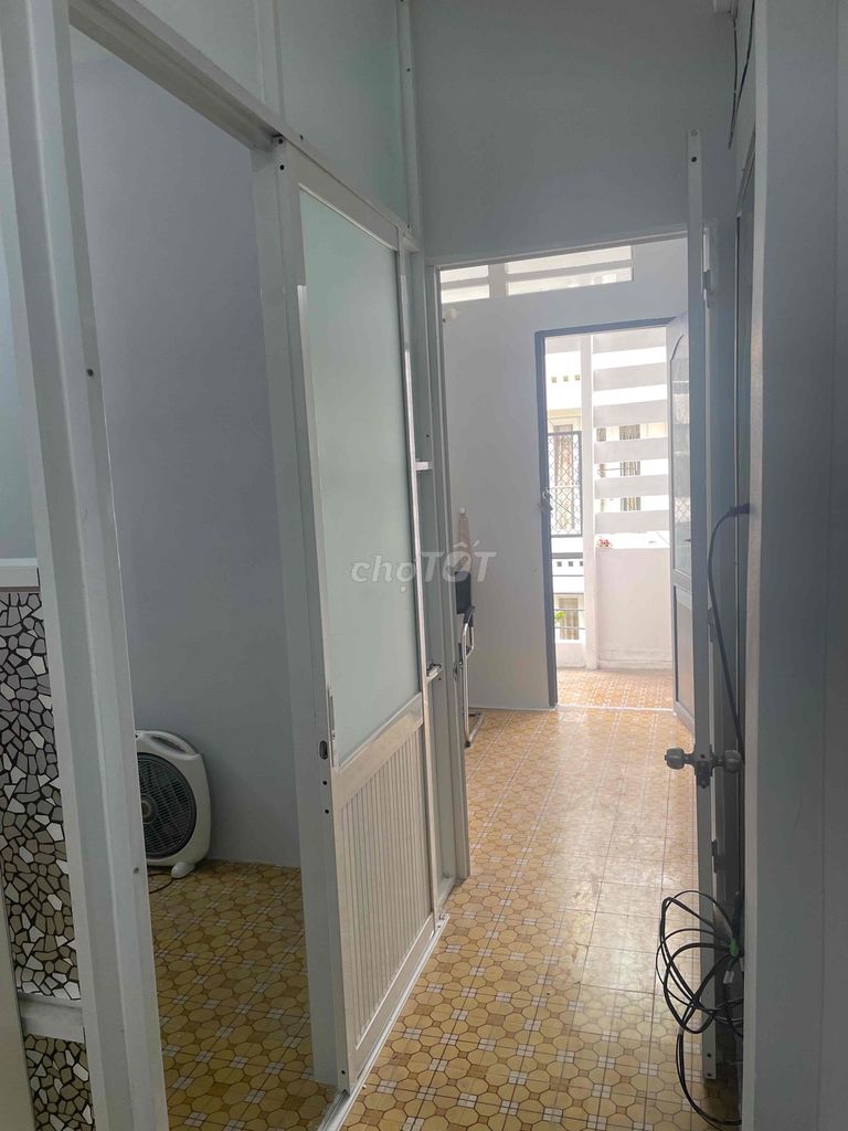 chính chủ bán chung cư Bàu Cát 42m2, 2PN, Sổ hồng riêng hỗ trợ vay NH