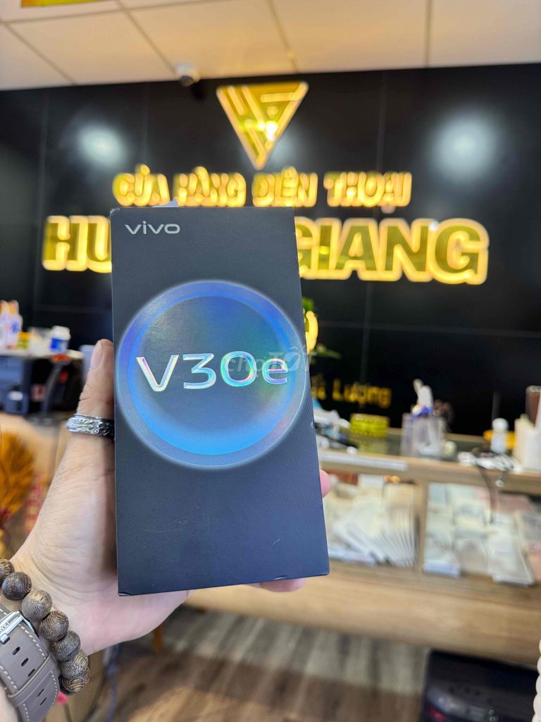 Vivo V30E 12/256G fullbox đẹp như mới❤️. Mua bán Điện thoại tại Thành phố Bến Tre Bến Tre được đăng bởi HươngGiangmobile hình 1