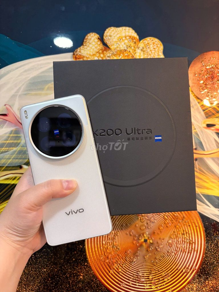 Vivo X200 Ultra Trắng 16.512G 99% Fullbox Xtay zin. Mua bán Điện thoại tại Quận 5 Tp Hồ Chí Minh được đăng bởi Trải Nghiệm Phone hình 1